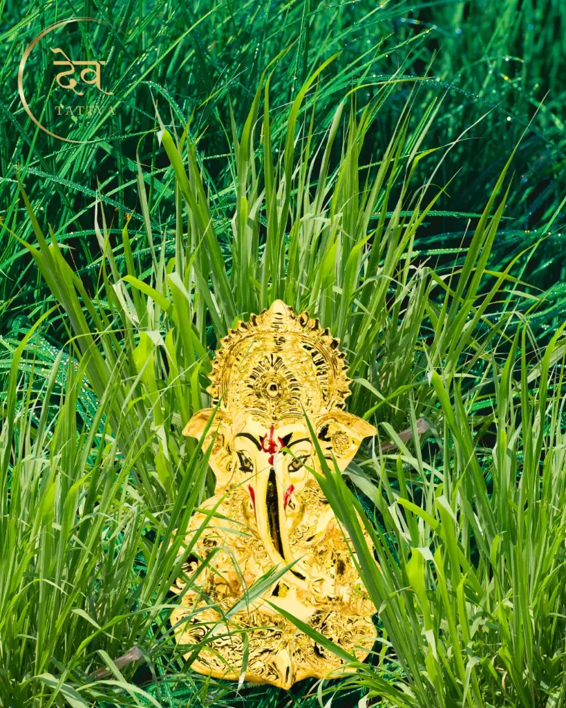 24-carat-golden-titwala-ganpati-for-car-home-office-gift-22.webp