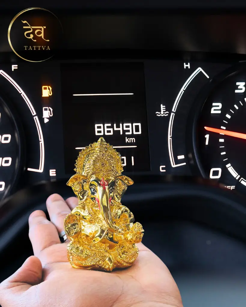 24-carat-golden-titwala-ganpati-for-car-home-office-gift-50.webp