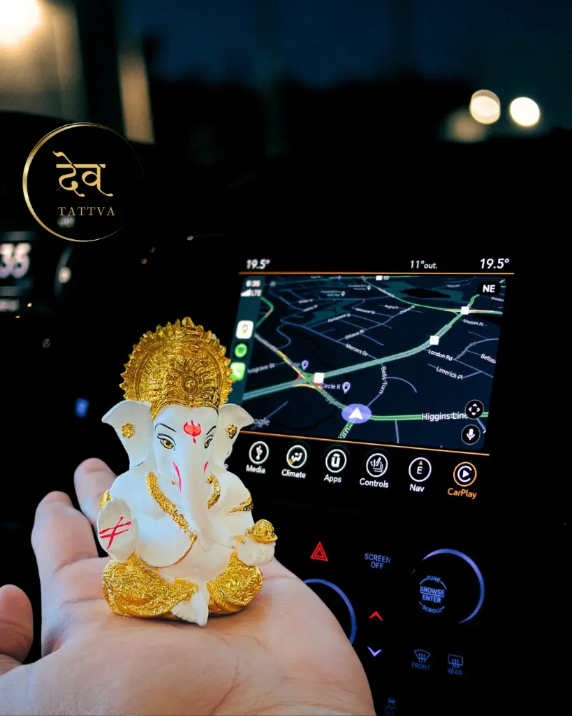24-Carat-Pure-Gold-Plated-white-titwala-ganpati 60.webp